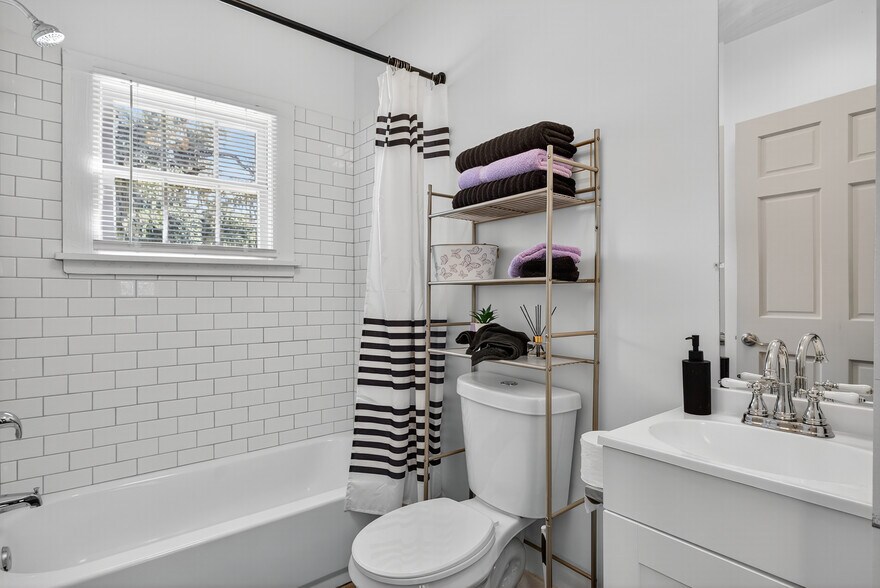 More Photos Of 765 3rd Ave, Welaka Restaurant For Sale