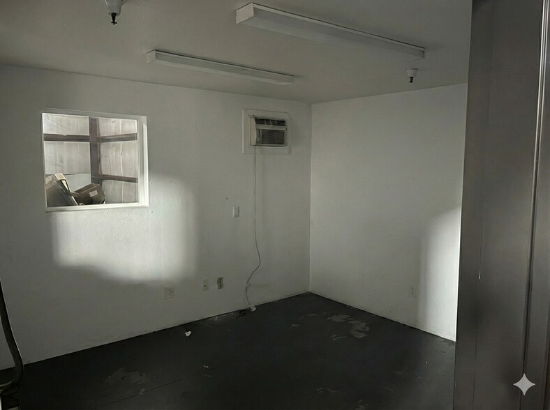 More Photos Of 3466 Brickway Blvd, Santa Rosa Warehouse For Lease