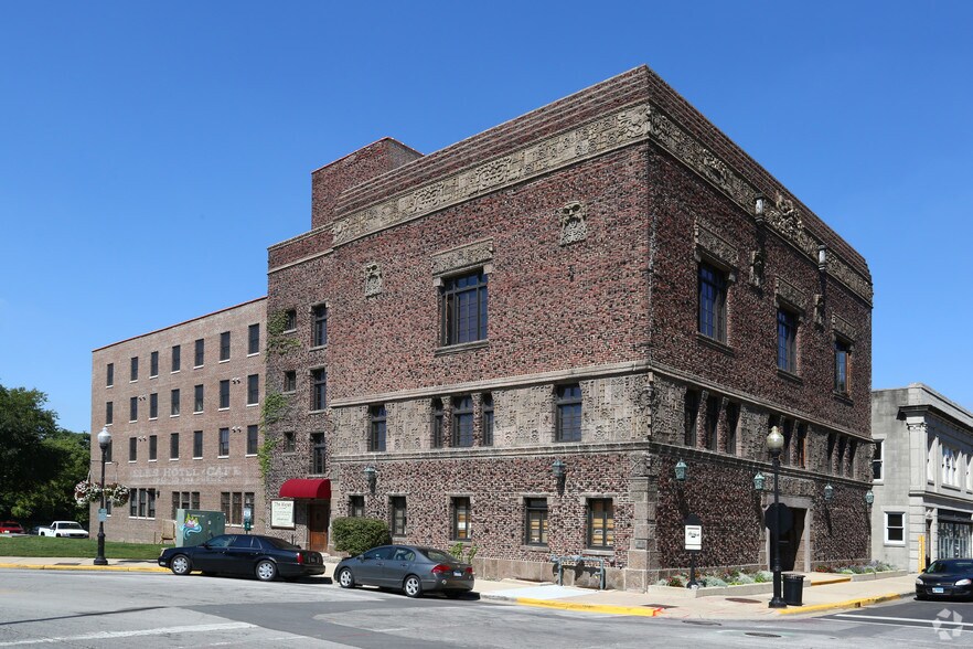 More Photos Of 7 S Stolp Ave, Aurora Apartments For Lease