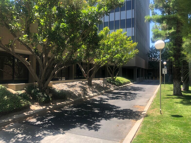 More Photos Of 1430 Truxtun Ave, Bakersfield Office For Lease