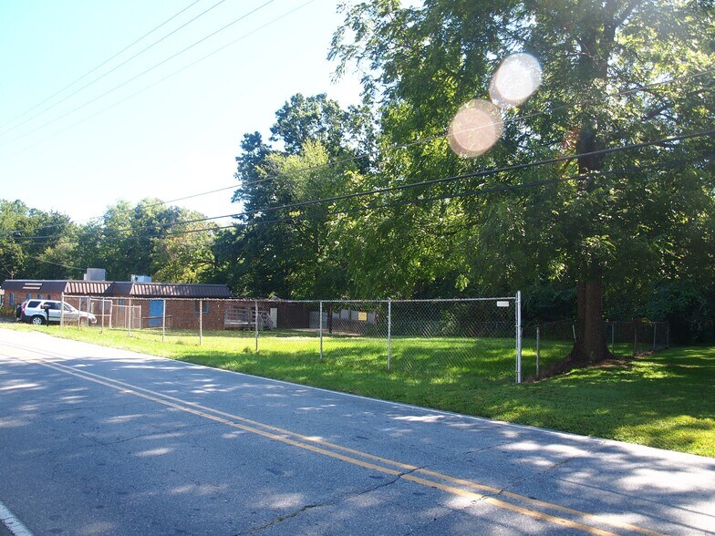 More Photos Of 1521 Sulphur Springs Rd, Waynesville Office For Sale