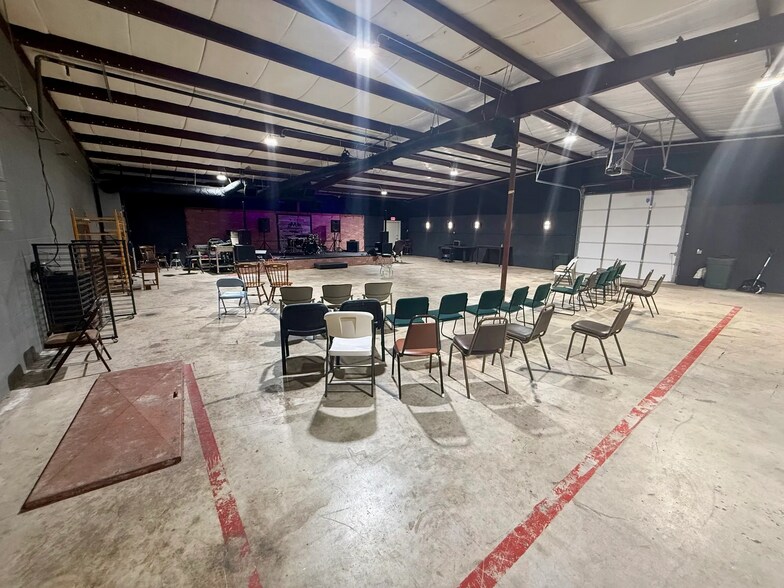 More Photos Of 1109 W Kickapoo Spur St, Shawnee General Retail For Sale