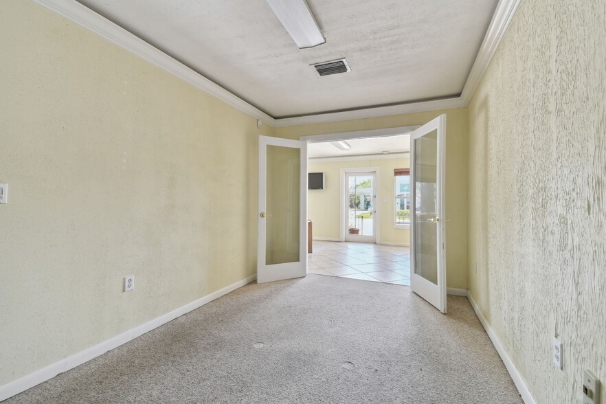 More Photos Of 3019 W Azeele St, Tampa Loft Creative Space For Sale
