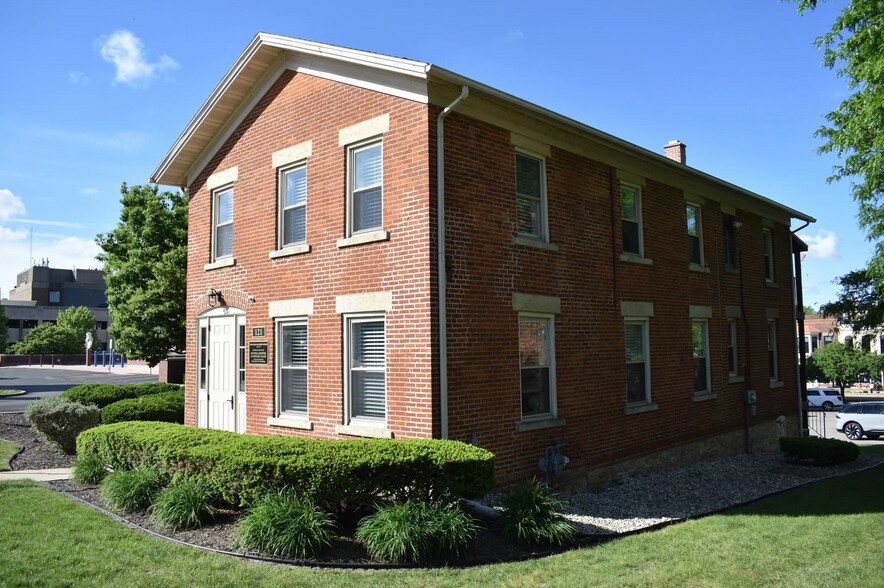 More Photos Of 121 N Parker Dr, Janesville Office For Lease