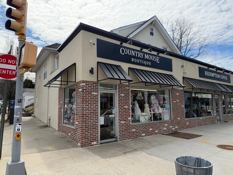 Primary Photo Of 570-572 Forest Ave, Staten Island Storefront Retail Residential For Lease