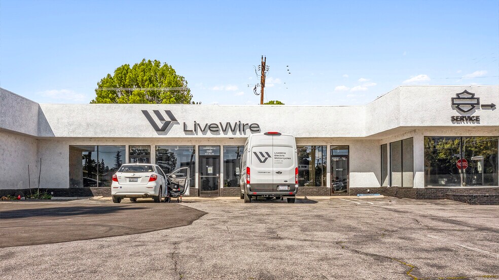 More Photos Of 22107 Sherman Way, Canoga Park Auto Dealership For Sale