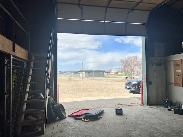 More Photos Of 6626 S Frontage Rd, Billings Flex For Lease