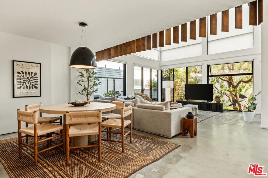 More Photos Of 700 Main St, Venice Office For Sale