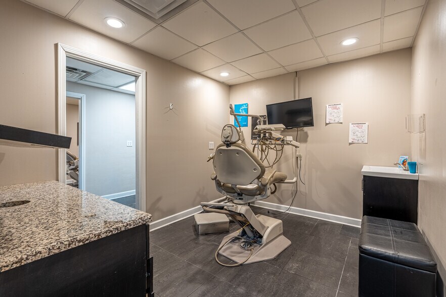 More Photos Of 5951-5959 W Irving Park Rd, Chicago Storefront For Lease