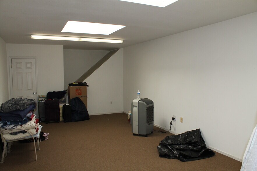 More Photos Of 661 N Pacific Ave, San Pedro Manufacturing For Sale