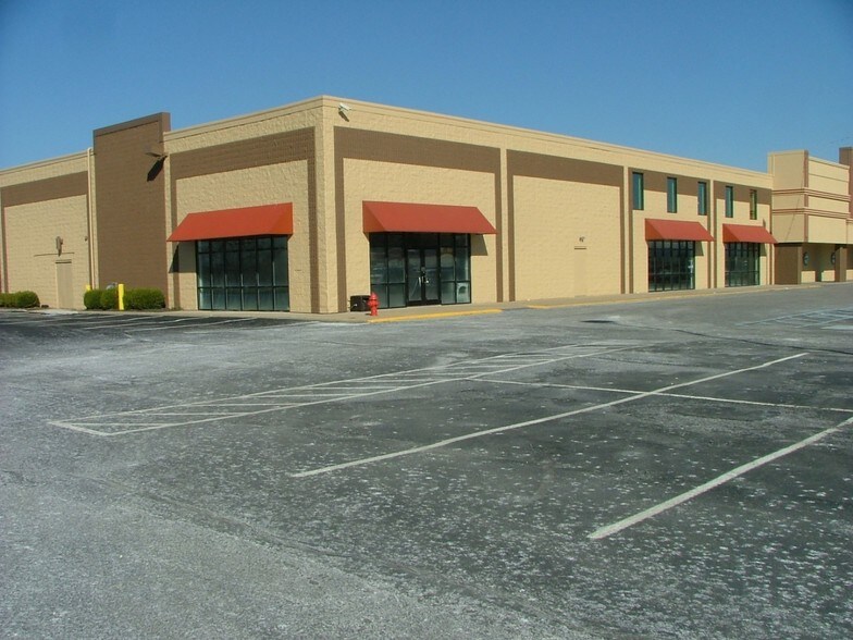 More Photos Of 7140 E Washington St, Indianapolis Freestanding For Lease