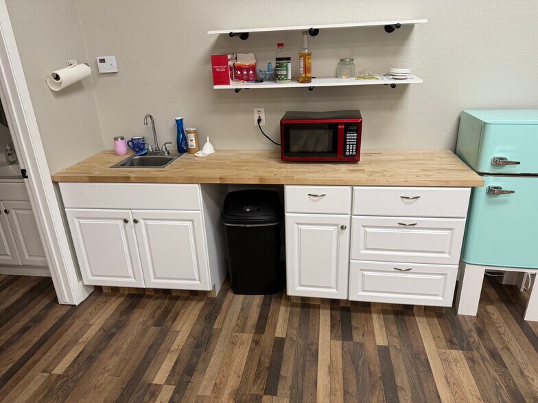 More Photos Of 15602 Northwest Blvd, Robstown Unknown For Lease