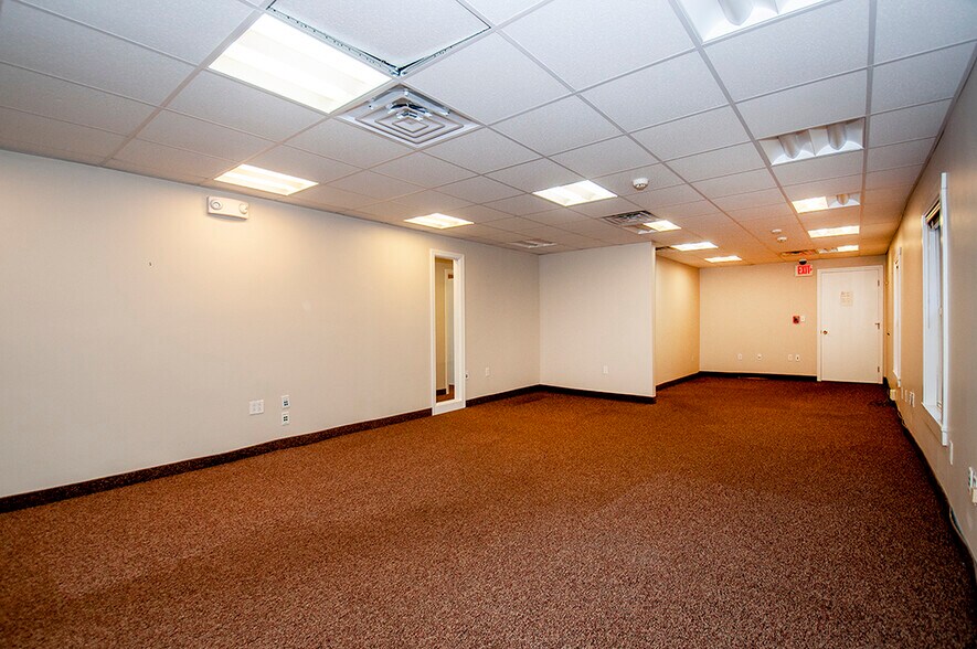 More Photos Of 4 Davis Ct, Brookline Loft Creative Space For Sale