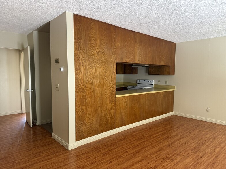 More Photos Of 130 N Alexandria Ave, Los Angeles Apartments For Sale