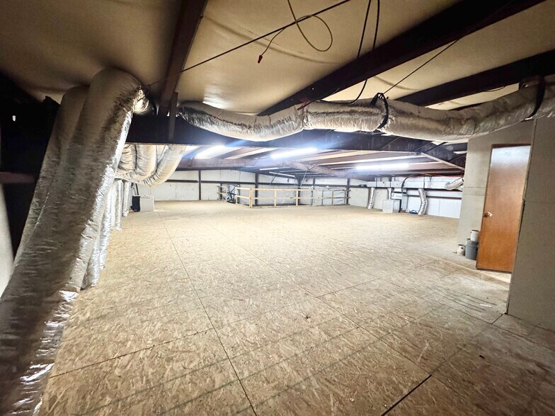 More Photos Of 9215 Thomasville Dr, Houston Warehouse For Lease