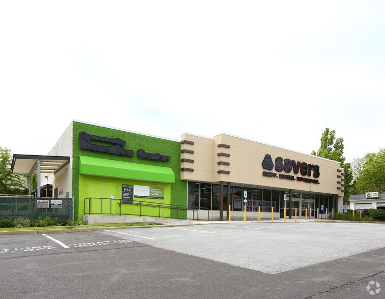 More Photos Of 300 N York Rd, Willow Grove Storefront For Lease