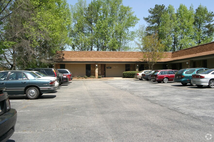 More Photos Of 1635 Phoenix Blvd, College Park Office For Lease