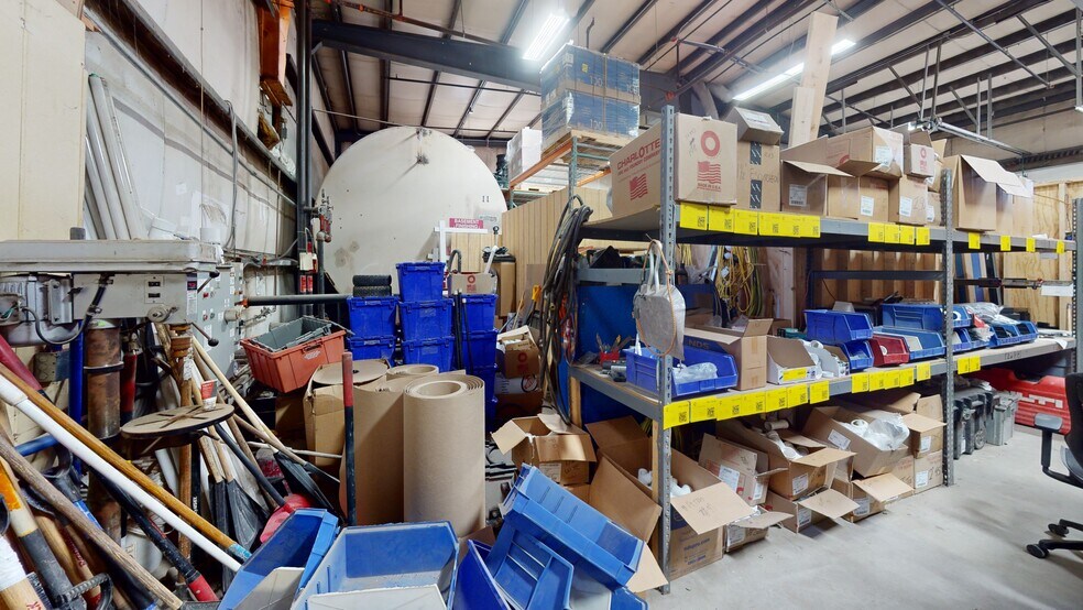 More Photos Of 198 Londonderry Tpke, Hooksett Light Distribution For Sale