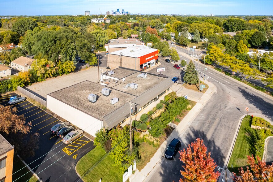 More Photos Of 4300 W 36 1/2 St, Saint Louis Park General Retail For Lease