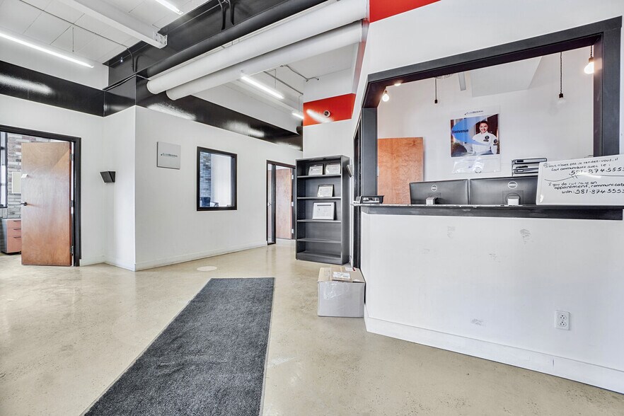 More Photos Of 7887-7889 Boul Saint-Laurent, Montréal Office For Lease