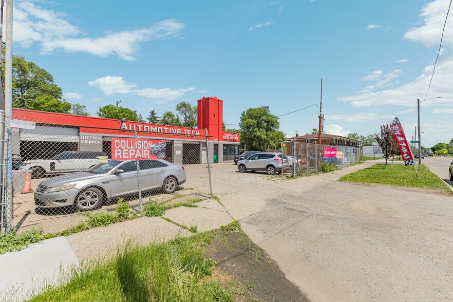 More Photos Of 10200 Whittier, Detroit Auto Repair For Lease