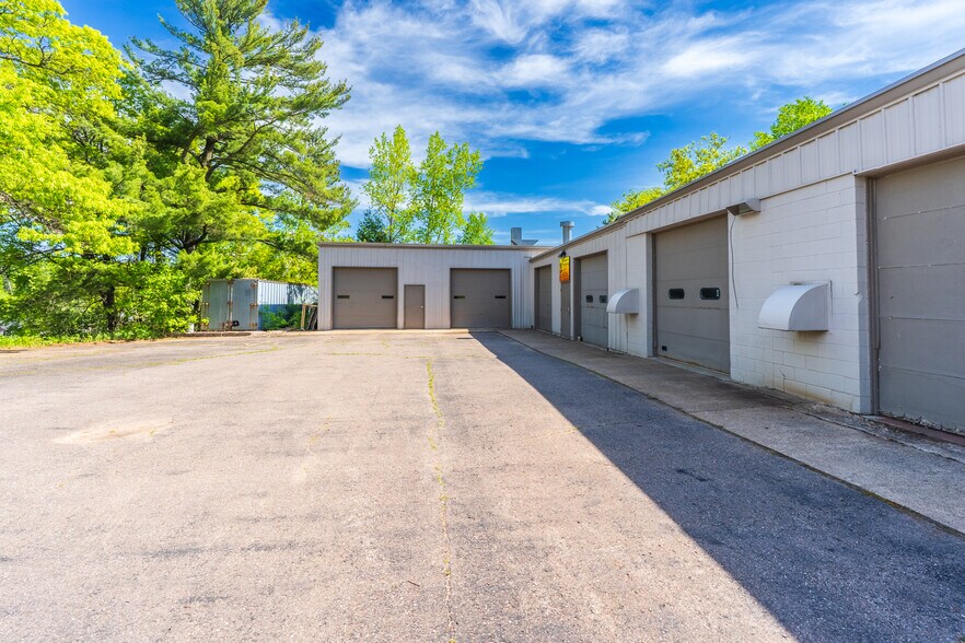 More Photos Of 459 Southgate Dr, Tomahawk Industrial For Sale