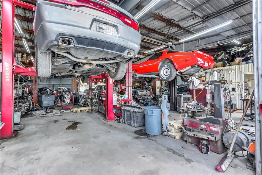 More Photos Of 8504 Hillcroft St, Houston Warehouse For Sale