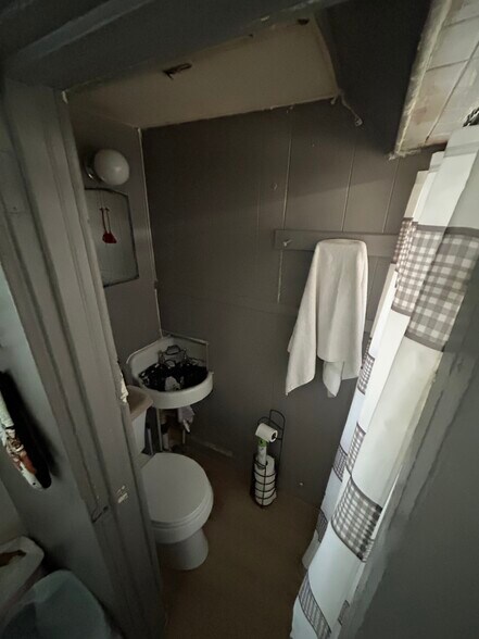 More Photos Of 1424 30th St, Des Moines Apartments For Sale