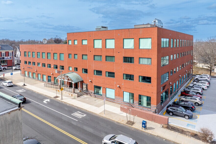 Primary Photo Of 1 Montvale Ave, Stoneham Medical For Lease