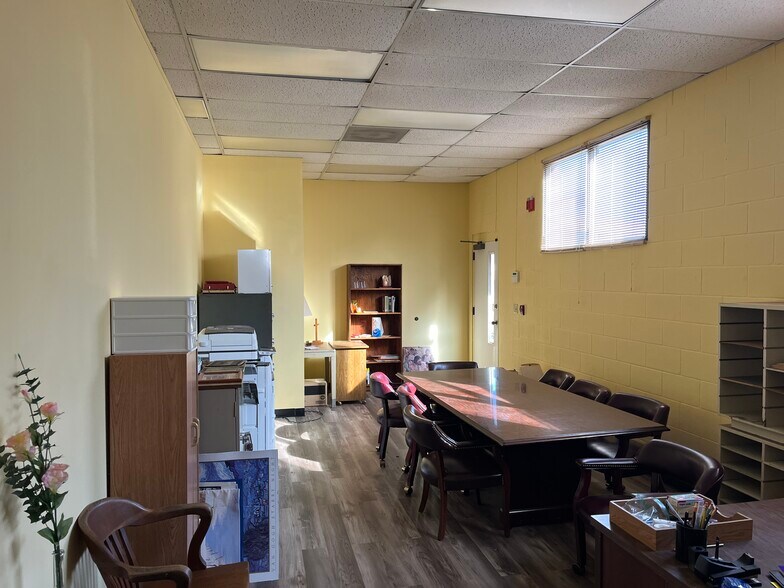 More Photos Of 6612 Arlington Expy, Jacksonville Schools For Lease