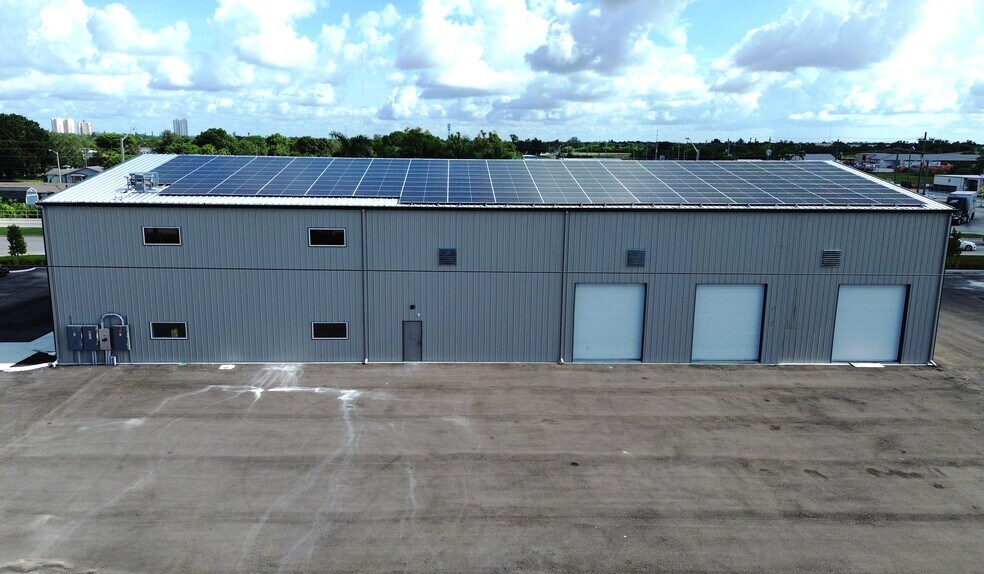 More Photos Of 3625 Ironbridge Blvd, Fort Myers Warehouse For Sale