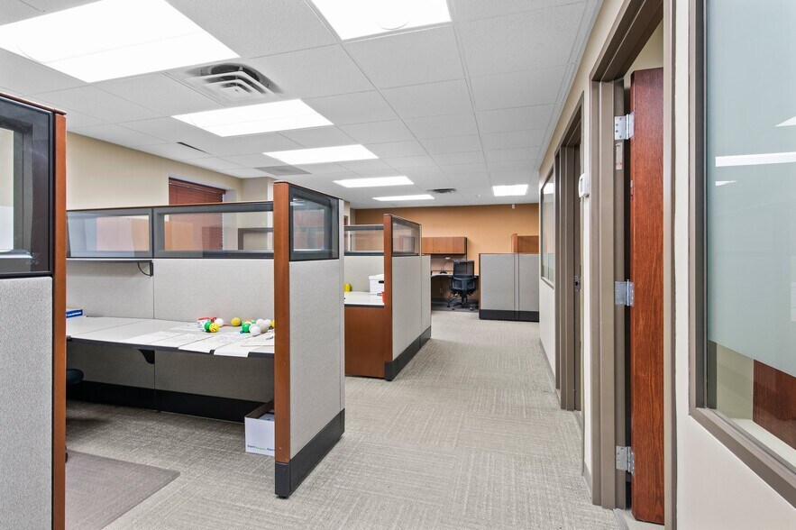 More Photos Of 940 S Hastings Ave, Saint Paul Park Office For Sale