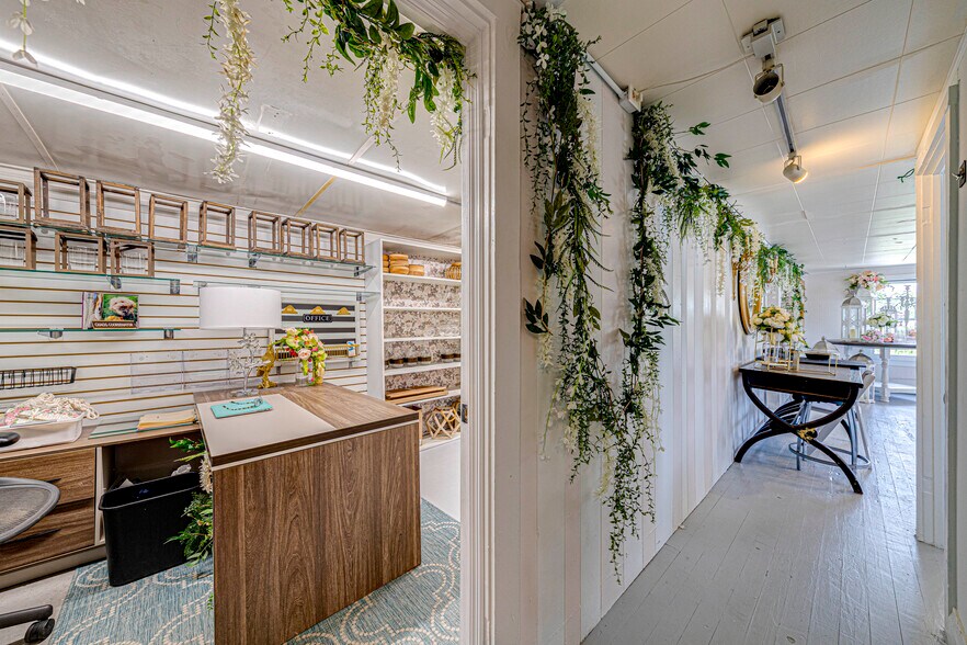 More Photos Of 4404 Edgewater Dr, Orlando Storefront Retail Residential For Sale