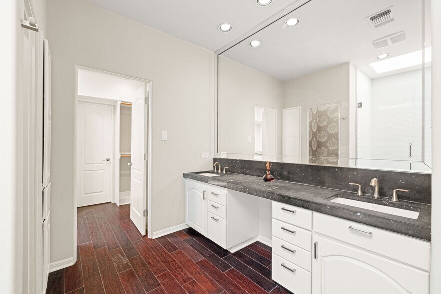 More Photos Of 131 Saint Dennis Ave, Alamo Heights Multifamily For Sale