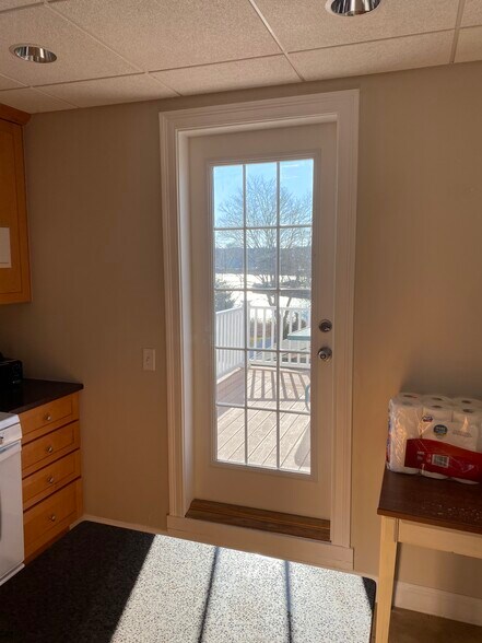 More Photos Of 7 Main St, North Kingstown Storefront Retail Office For Lease