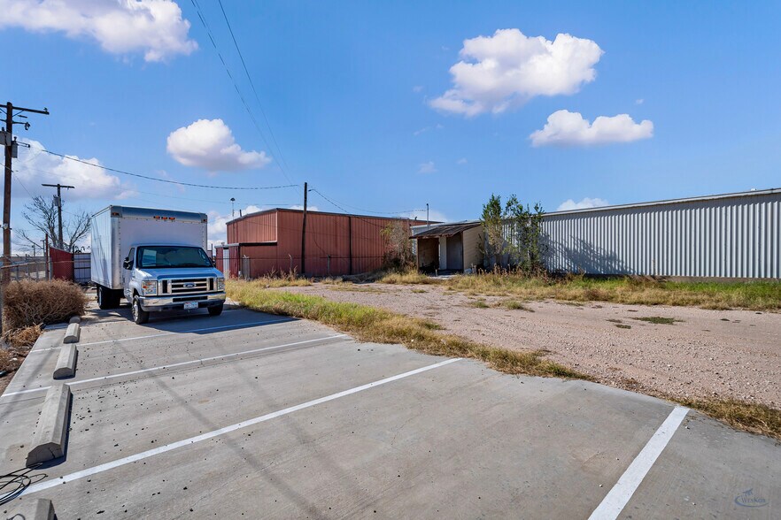 More Photos Of 3636 Andrews Hwy, Odessa Storefront For Lease