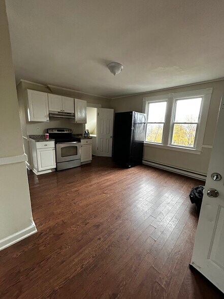 More Photos Of 64 Dikeman St, Waterbury Apartments For Sale