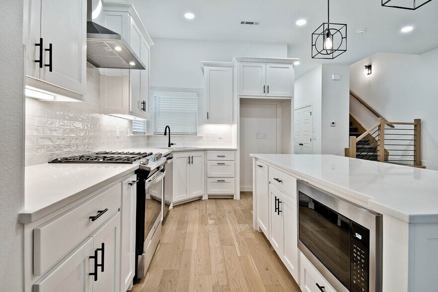 More Photos Of 502-510 W Persimmon St, Rogers Apartments For Sale