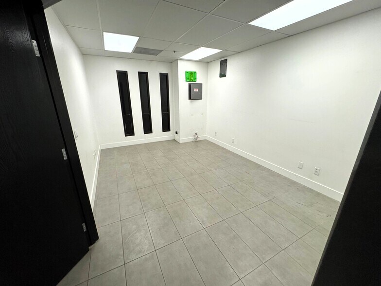 More Photos Of 3585 N Del Sol, Palm Springs Unknown For Lease