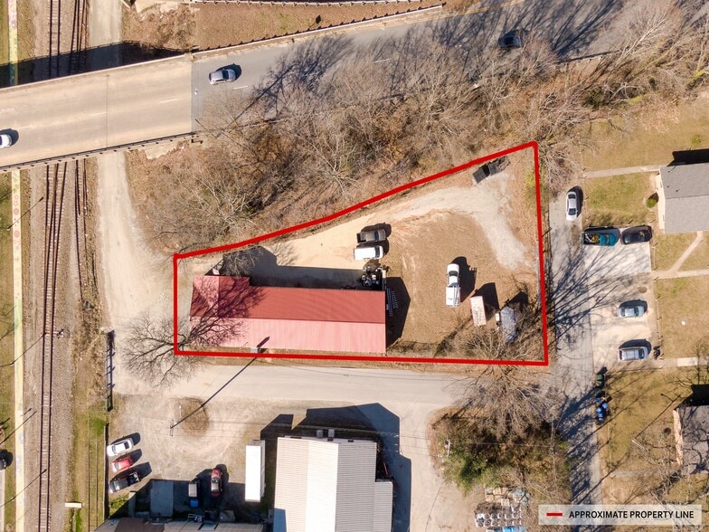 More Photos Of 445 6th E ave, Hendersonville Light Distribution For Sale