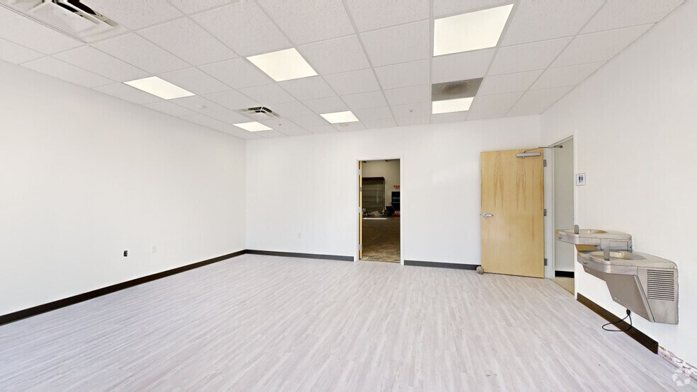 More Photos Of 217-311 Altamonte Commerce Blvd, Altamonte Springs Unknown For Lease