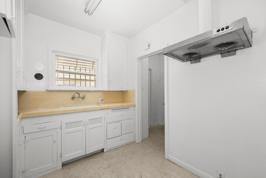 More Photos Of 1721 S 9th St, Alhambra Apartments For Sale
