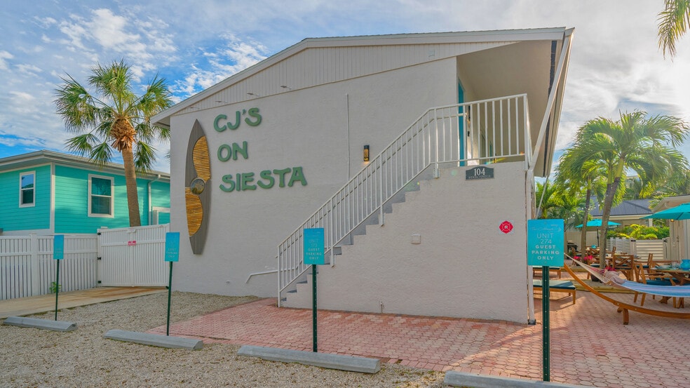 More Photos Of 104 Avenida Veneccia, Siesta Key Multifamily For Sale
