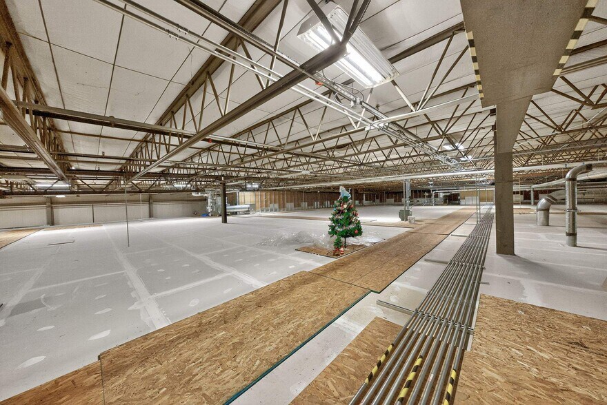 More Photos Of 8 Glens Falls Tech Park, Glens Falls Manufacturing For Sale