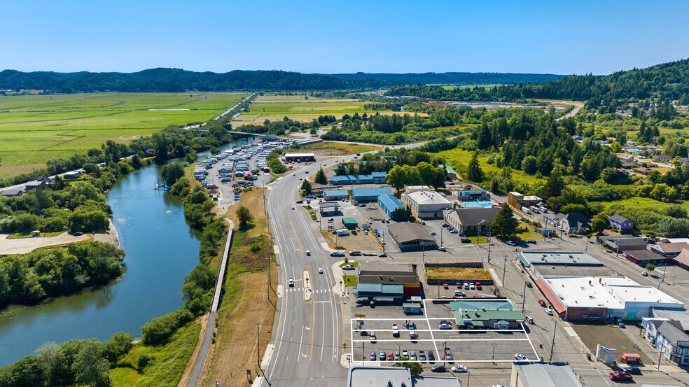 More Photos Of 29 W 1st St, Coquille Restaurant For Sale