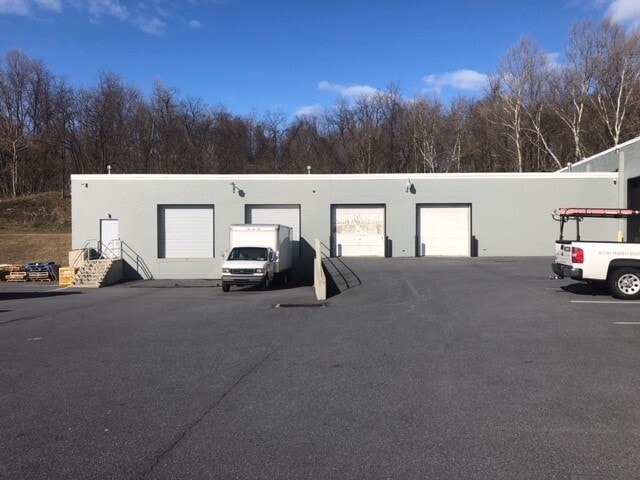 More Photos Of 330 E Park Dr, Harrisburg Warehouse For Lease
