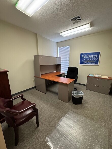 More Photos Of 4589 Oleander Dr, Myrtle Beach Office For Sale