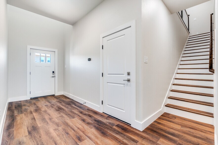 More Photos Of 6655 Mountain Trl, Dallas Apartments For Sale