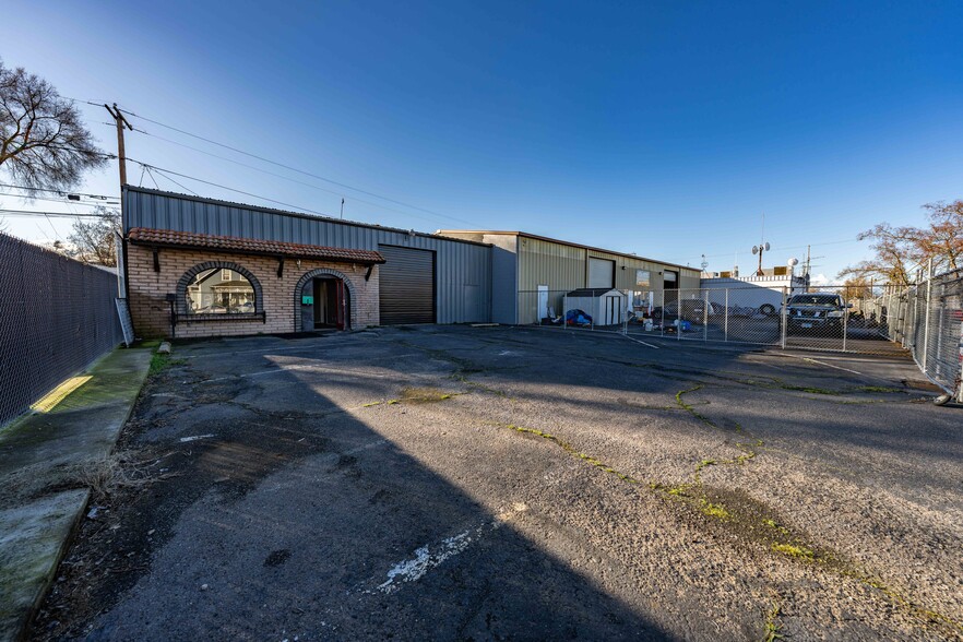 More Photos Of 727 Welch St, Medford Industrial For Sale