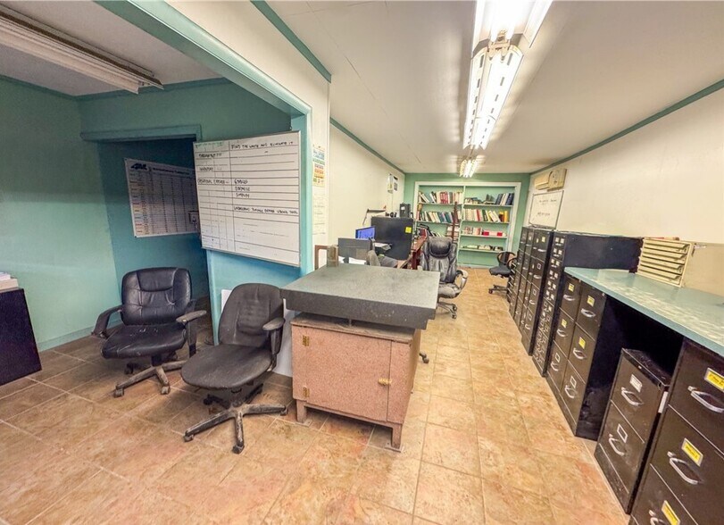 More Photos Of 4000 Technology Park Blvd, Auburn Warehouse For Lease